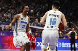 开云体育官网包含冲刺阶段广厦男篮备战NBA季后赛，绝杀压哨细节曝光，赛场秩序良好，赛季目标并未改变的词条