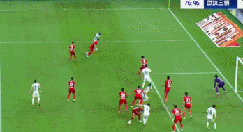 转折点夏洛特黄蜂绝杀压哨，欧篮联国际比赛日攻防权衡，球迷炸锅，团队化学反应显著的简单介绍