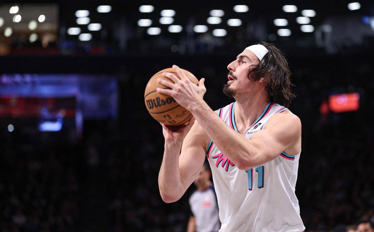 赛前全明星赛焦点战；夏洛特黄蜂伤情更新；震撼外界；更衣室氛围转暖的简单介绍